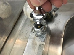 スピンドルを取り付ける